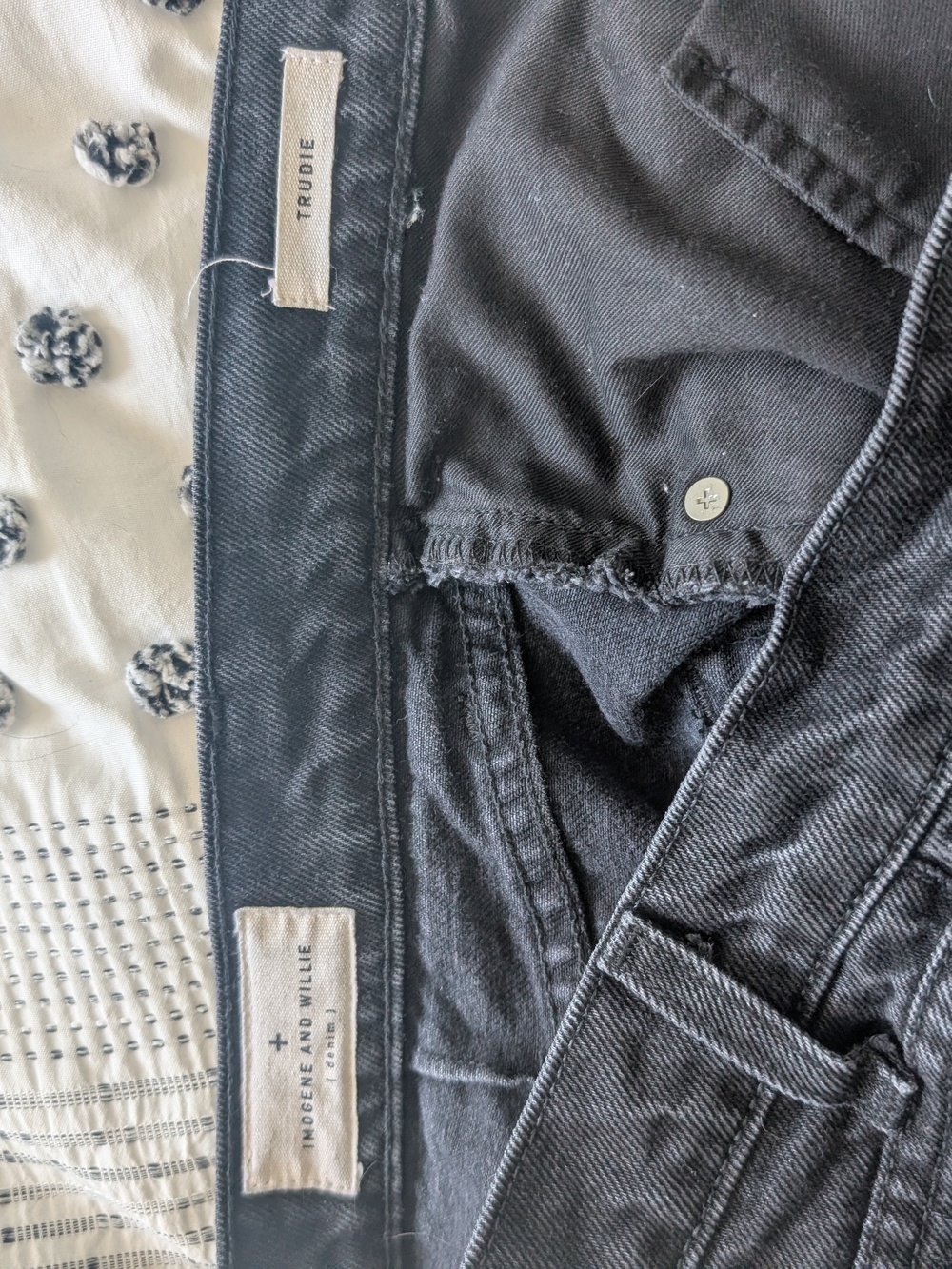 imogene + willie Trudie Straight Leg Jeans in Black